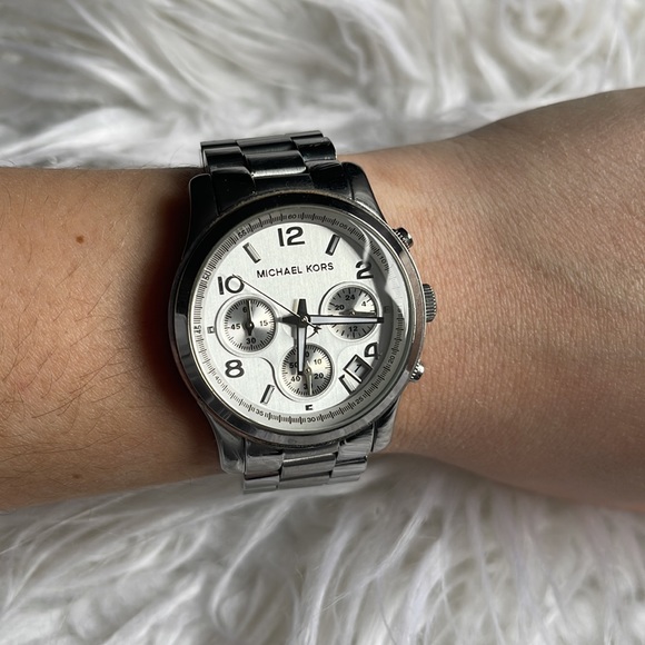 Silver Michael Kors watch 8/10 - Picture 4 of 5